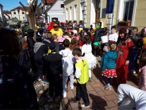 Pust smejočih se ust 1